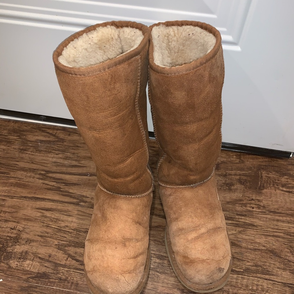 Size 7 ugg fold over boots
